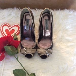 Gently used Steve Madden peep toe pumps